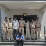 अंतर्राज्यीय अवैध हथियार तस्कर गिरफ्तार; 7 पिस्टल समेत 1.38 लाख की जप्ती