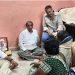 बनावट दारूकांडातील मृतांच्या कुटुंबीयांची रोहित पवारांकडून भेट; चौकशीची मागणी