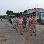आगामी त्योहारों को लेकर पुलिस अलर्ट, शिकारपुरा क्षेत्र में फ्लैग मार्च
