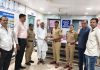 भुसावळ रेल्वे स्थानक परिसरात हरवलेले सोन्याचे दागिने पोलिसांनी शोधून केले परत