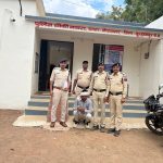 शासकीय कार्य में बाधा डालने वाला फरार आरोपी महाराष्ट्र से गिरफ्तार