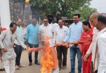 बुरहानपुर: केला किसानों की समस्याओं को लेकर किसान कांग्रेस का प्रदर्शन,सरकार पर लगाए गंभीर आरोप